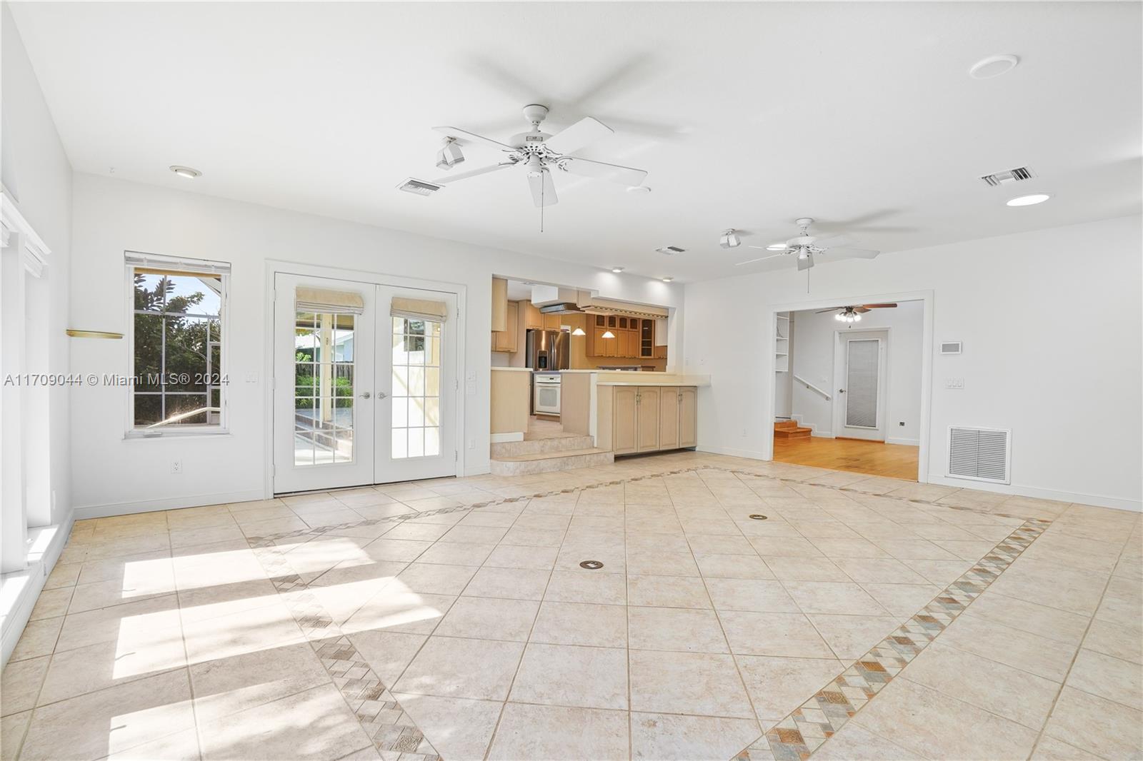 654 SE Crescent Ave, Port Saint Lucie, Florida image 31