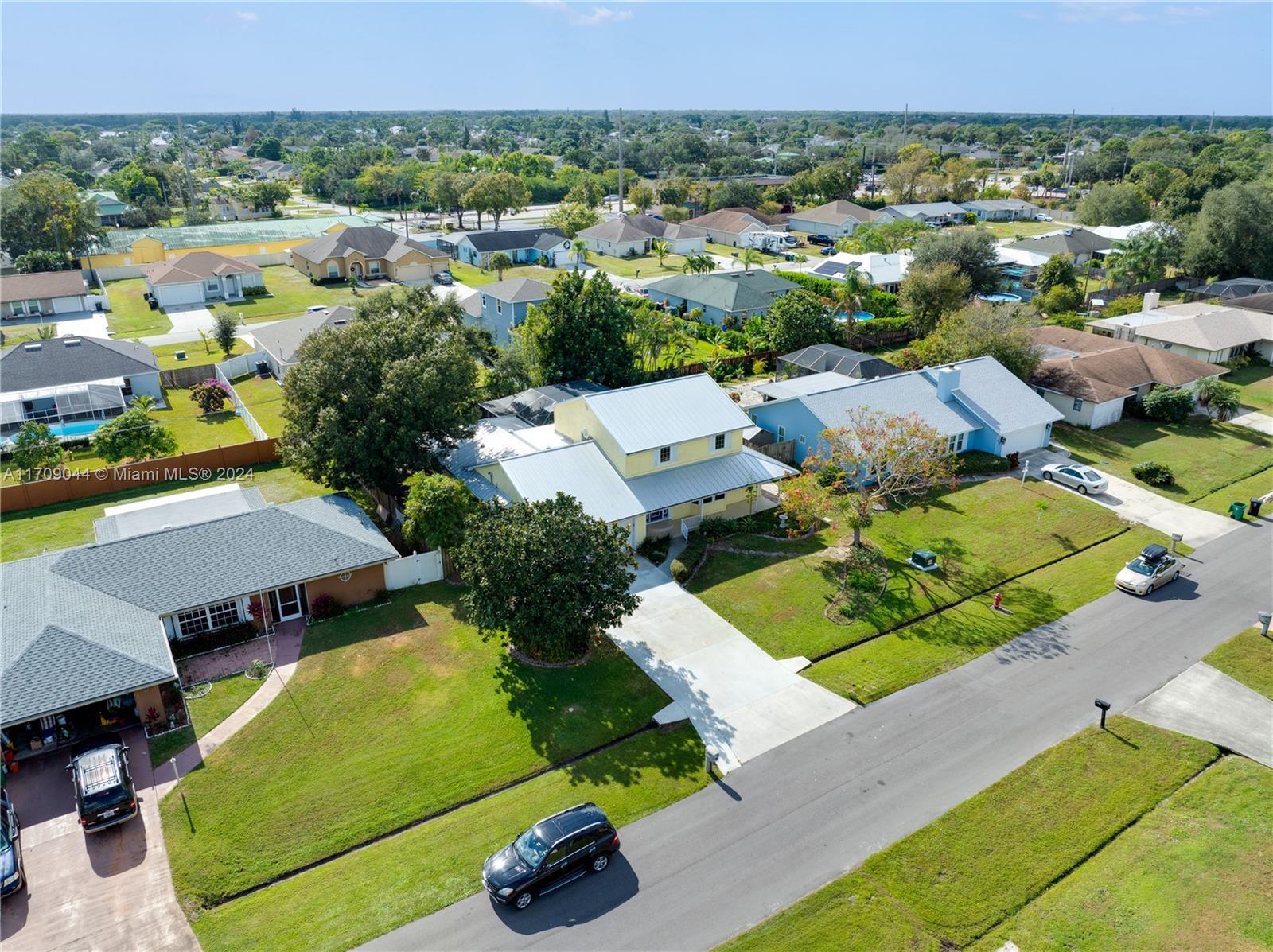 654 SE Crescent Ave, Port Saint Lucie, Florida image 42