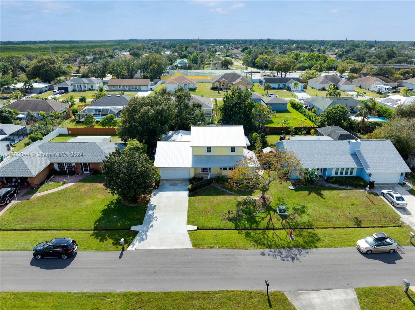 654 SE Crescent Ave, Port Saint Lucie, Florida image 43