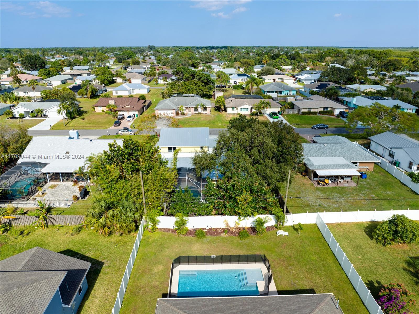 654 SE Crescent Ave, Port Saint Lucie, Florida image 46