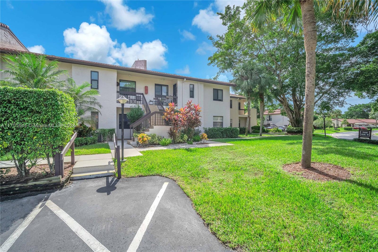 7956 Eastlake Dr #16-F, Boca Raton, Florida image 2