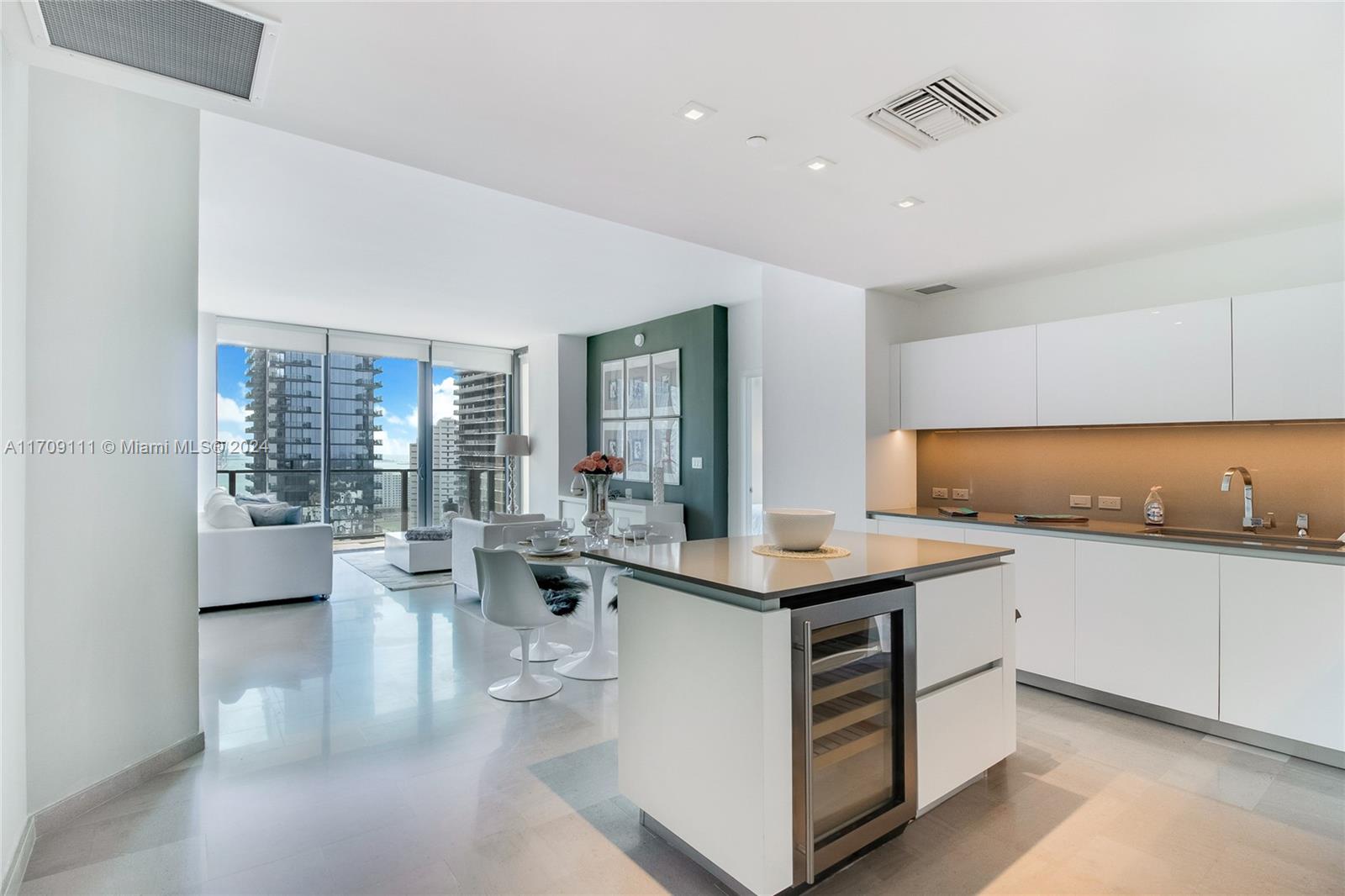 88 SW 7th St #2505, Miami FL 33130