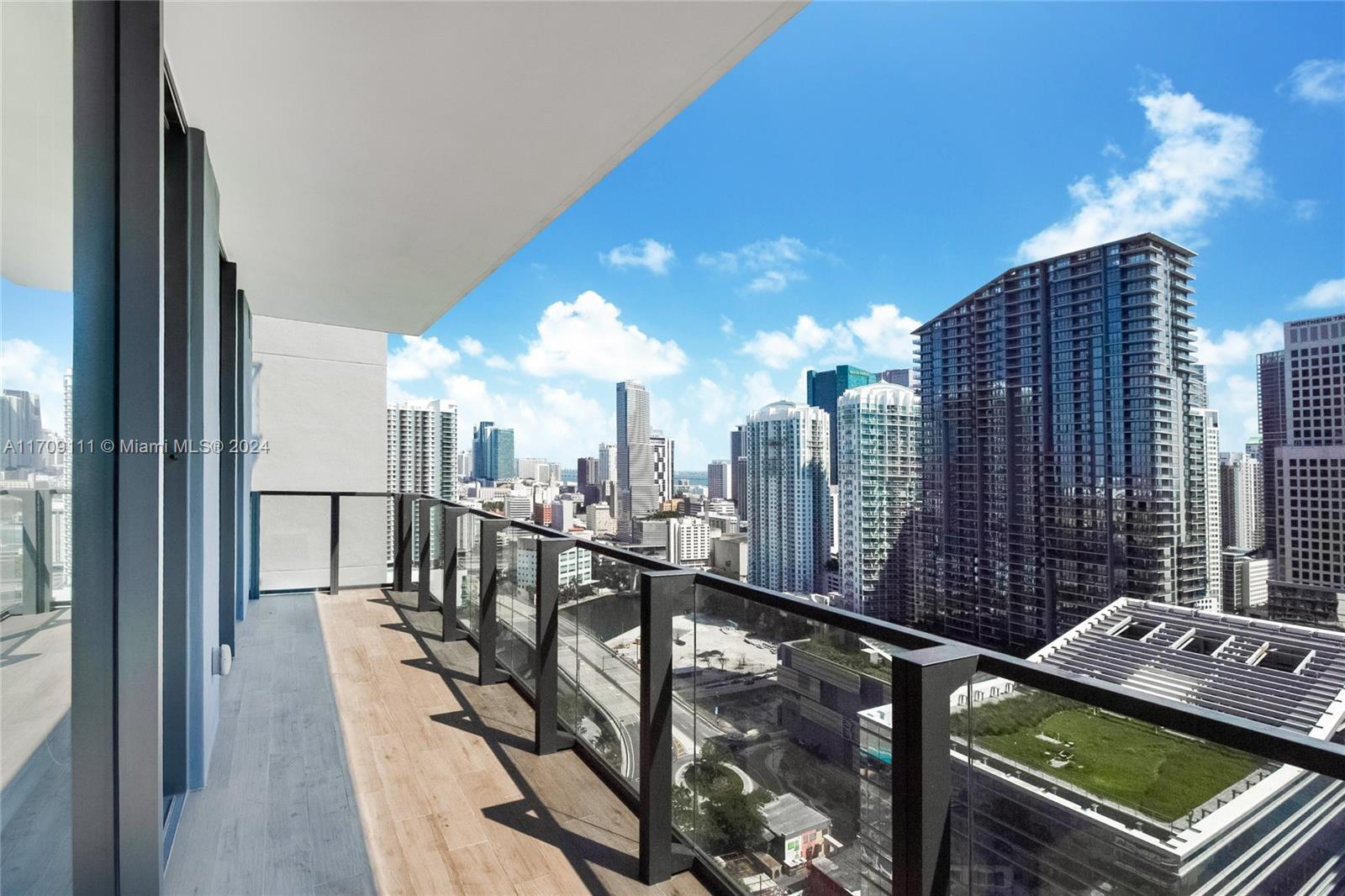 88 SW 7th St #2505, Miami FL 33130