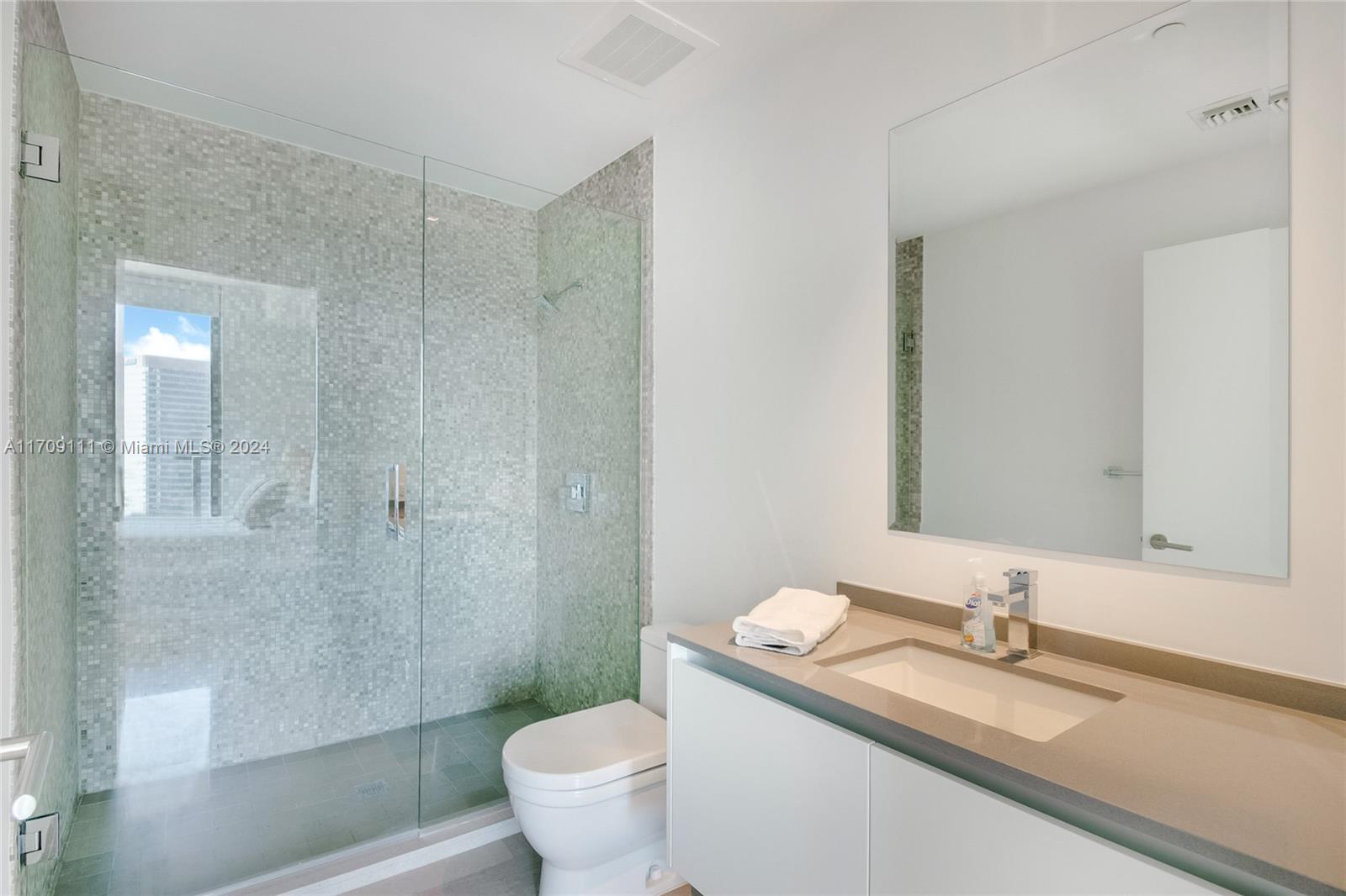 88 SW 7th St #2505, Miami FL 33130