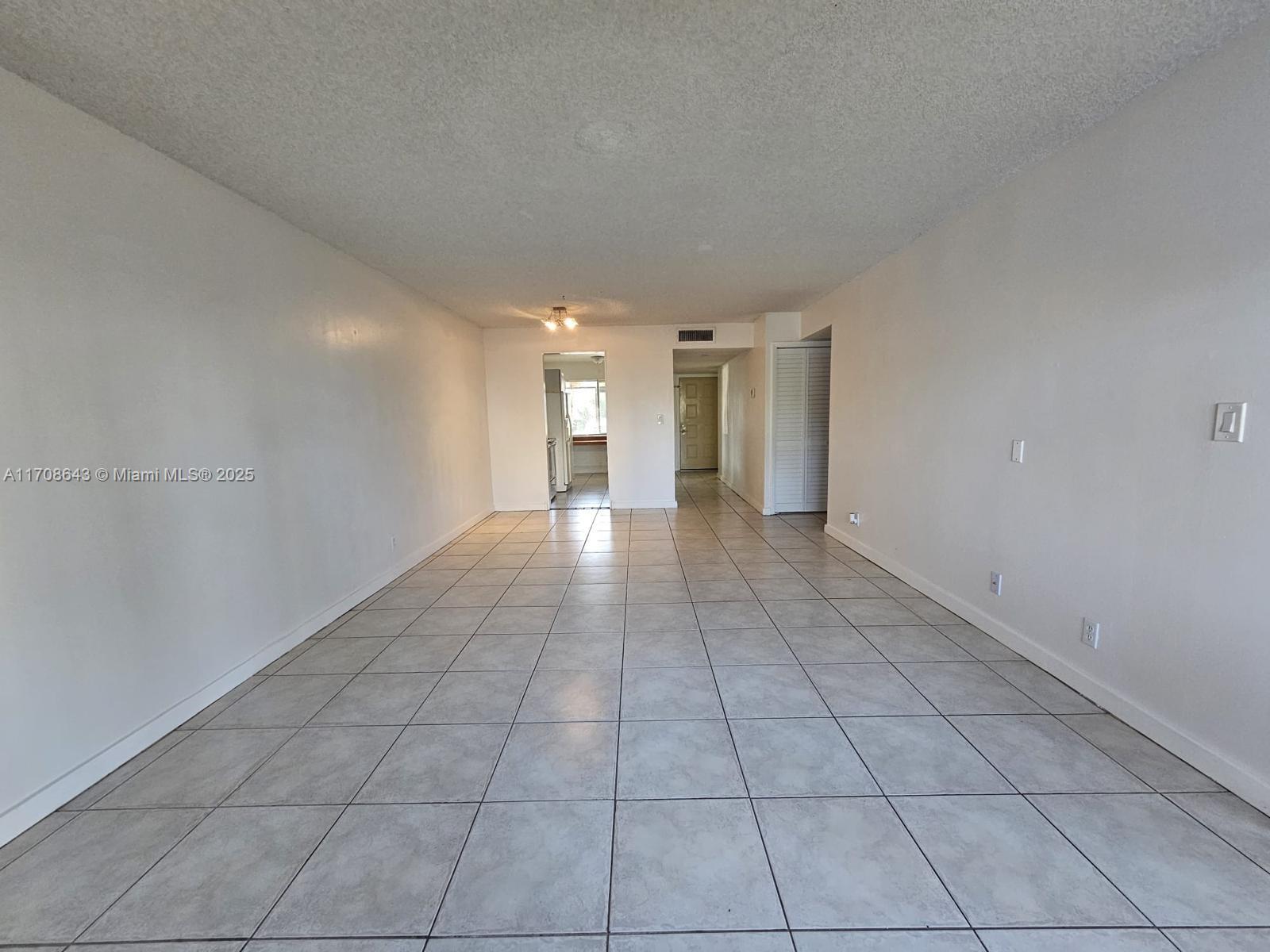 153 NW Lakeview Dr #101, Weston, Florida image 4