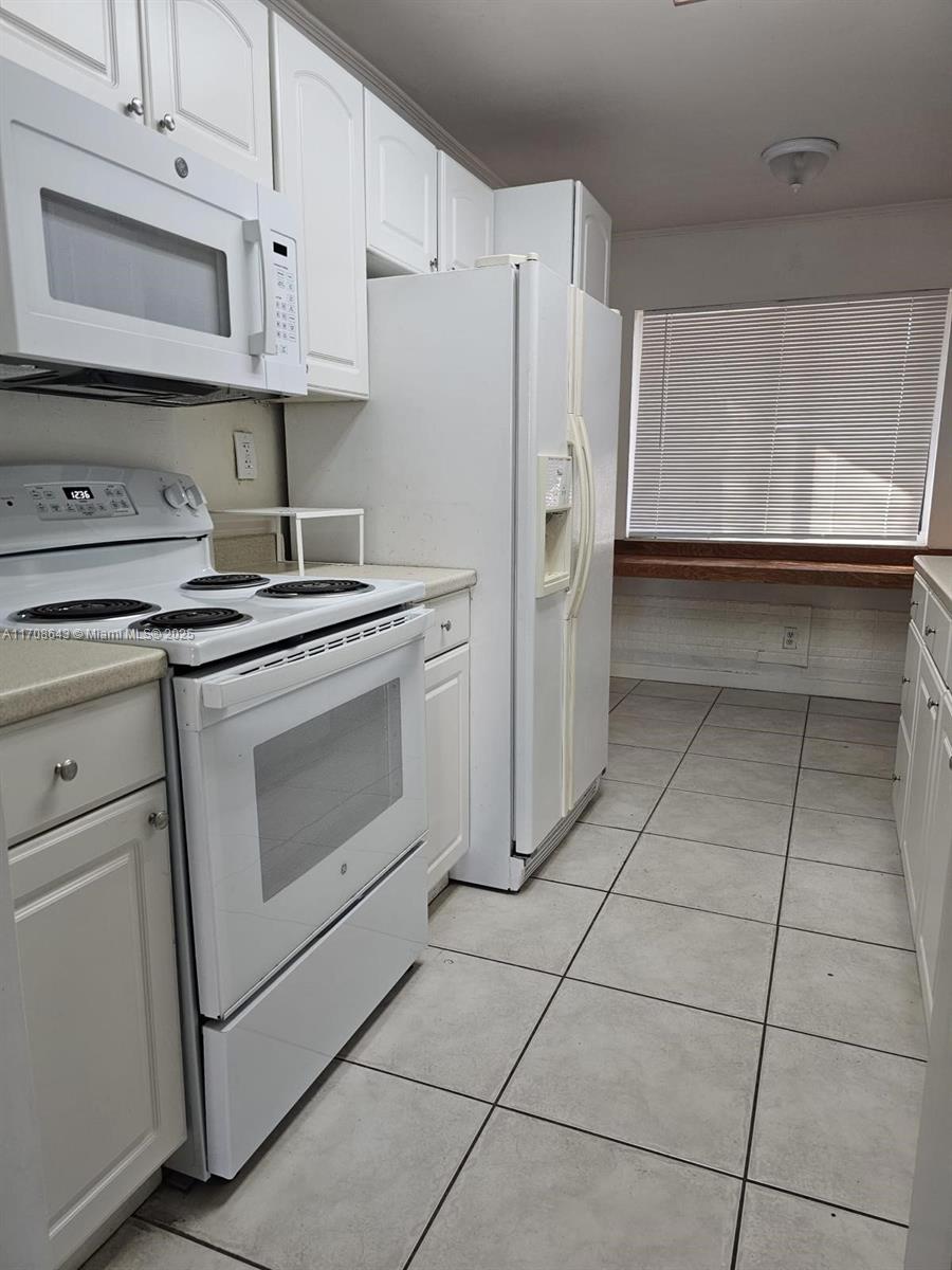 153 NW Lakeview Dr #101, Weston, Florida image 7