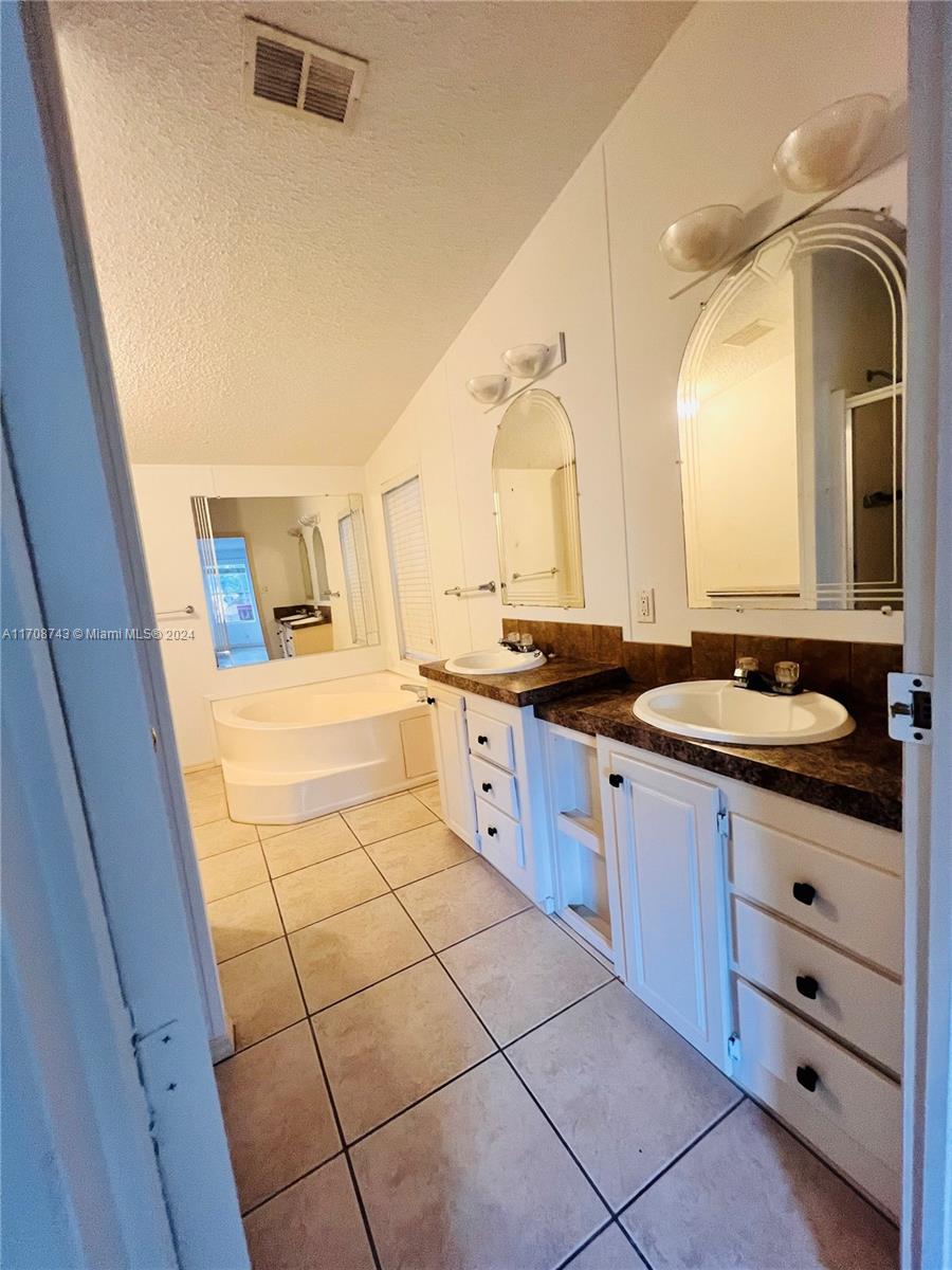 2631 E Marina Dr, Dania Beach, Florida image 13