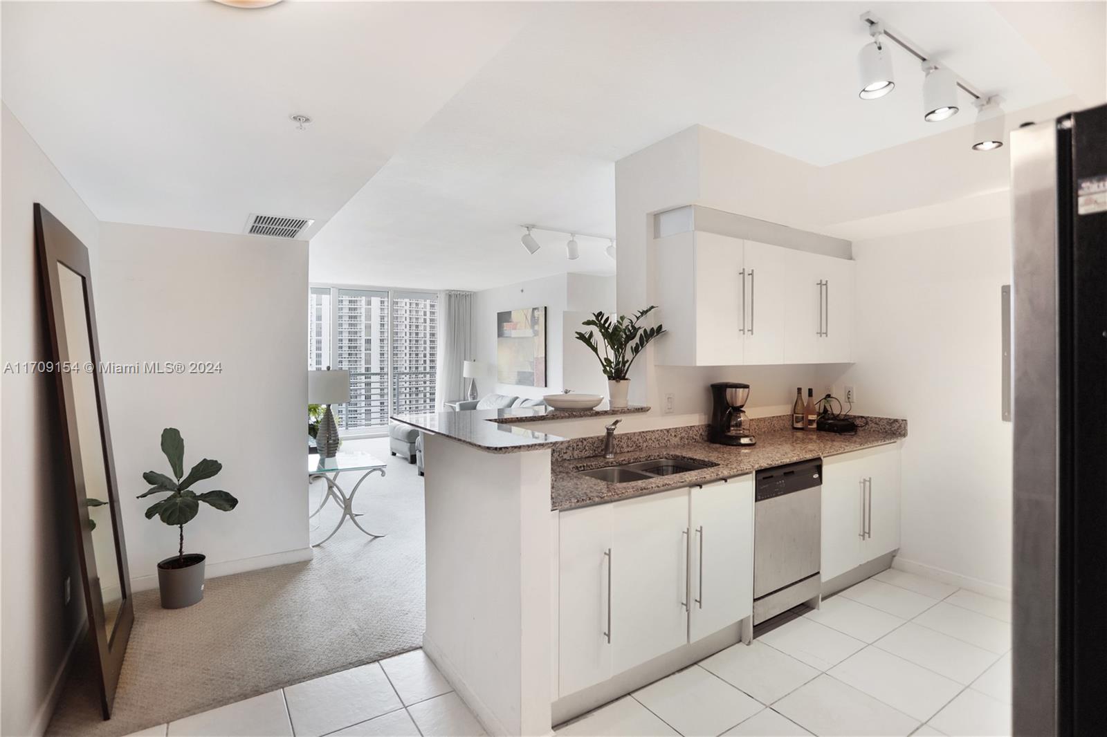 325 S Biscayne Blvd #2819, Miami FL 33131