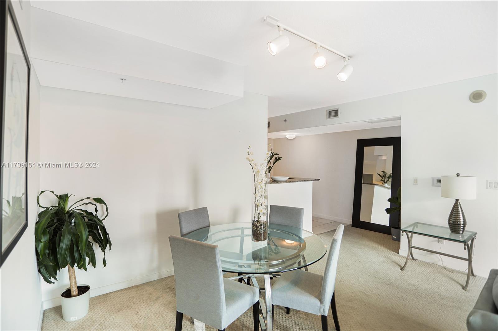 325 S Biscayne Blvd #2819, Miami FL 33131