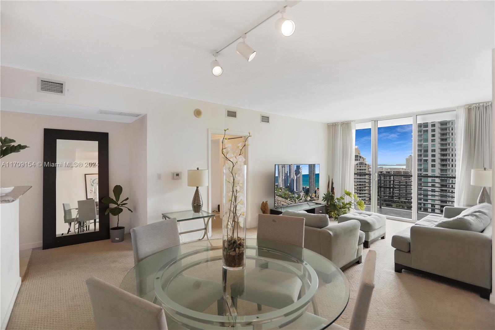325 S Biscayne Blvd #2819, Miami FL 33131