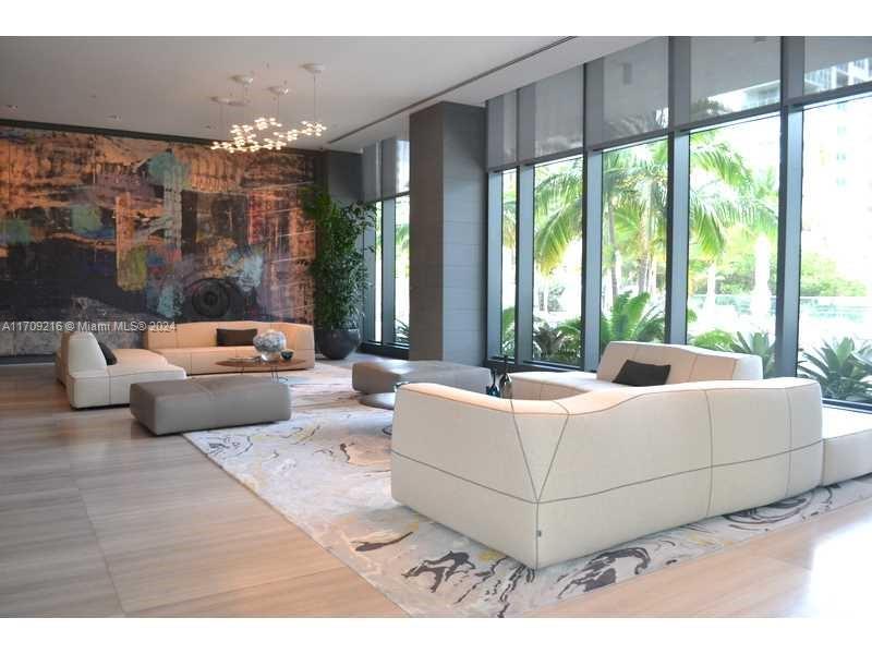460 NE 28th St #3705, Miami FL 33137