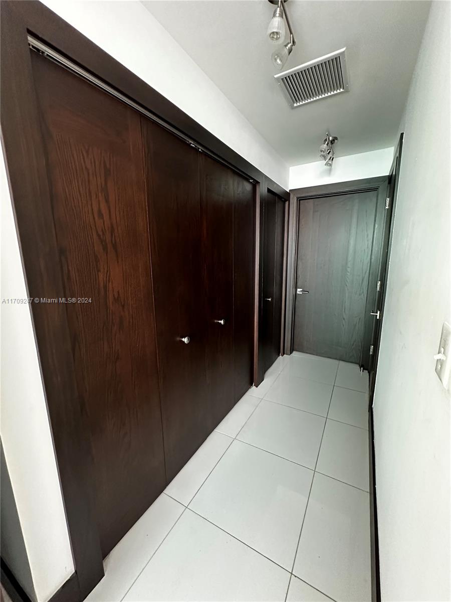 900 Biscayne Blvd #5609, Miami FL 33132