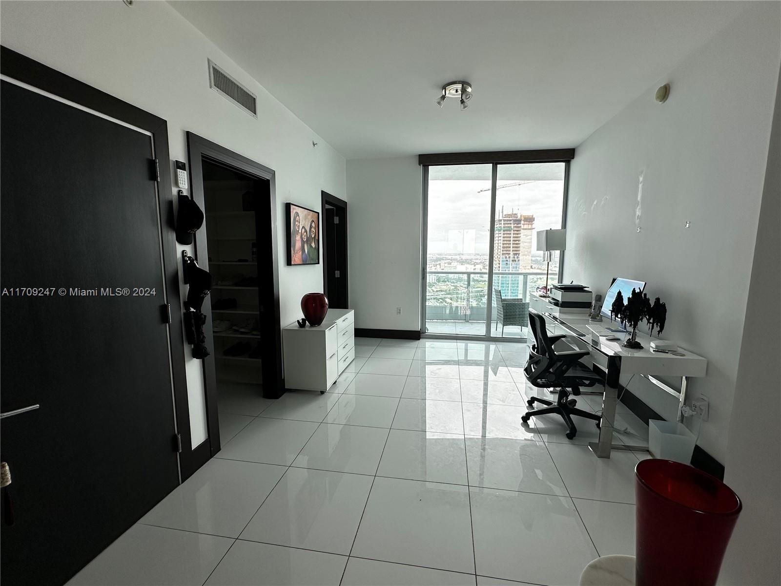 900 Biscayne Blvd #5609, Miami FL 33132