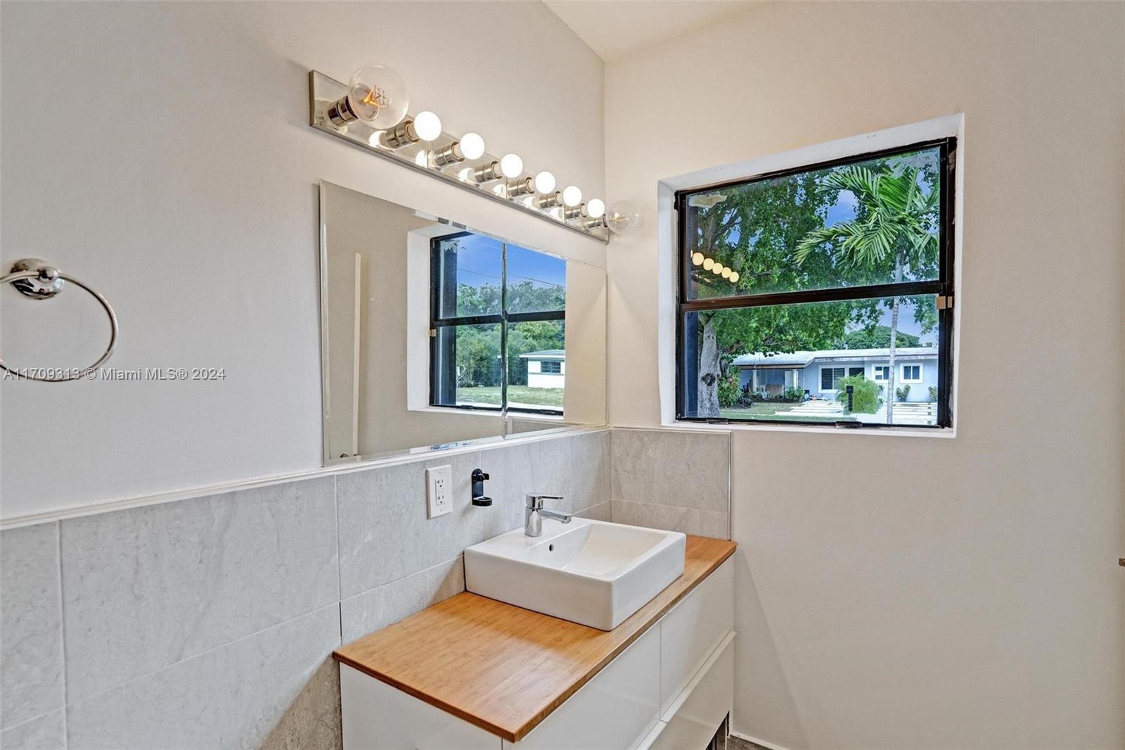 580 NE 172nd St, North Miami Beach, Florida image 34