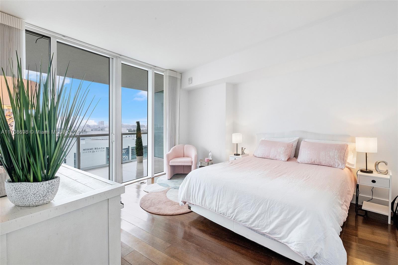 450 Alton Rd #1006, Miami Beach FL 33139