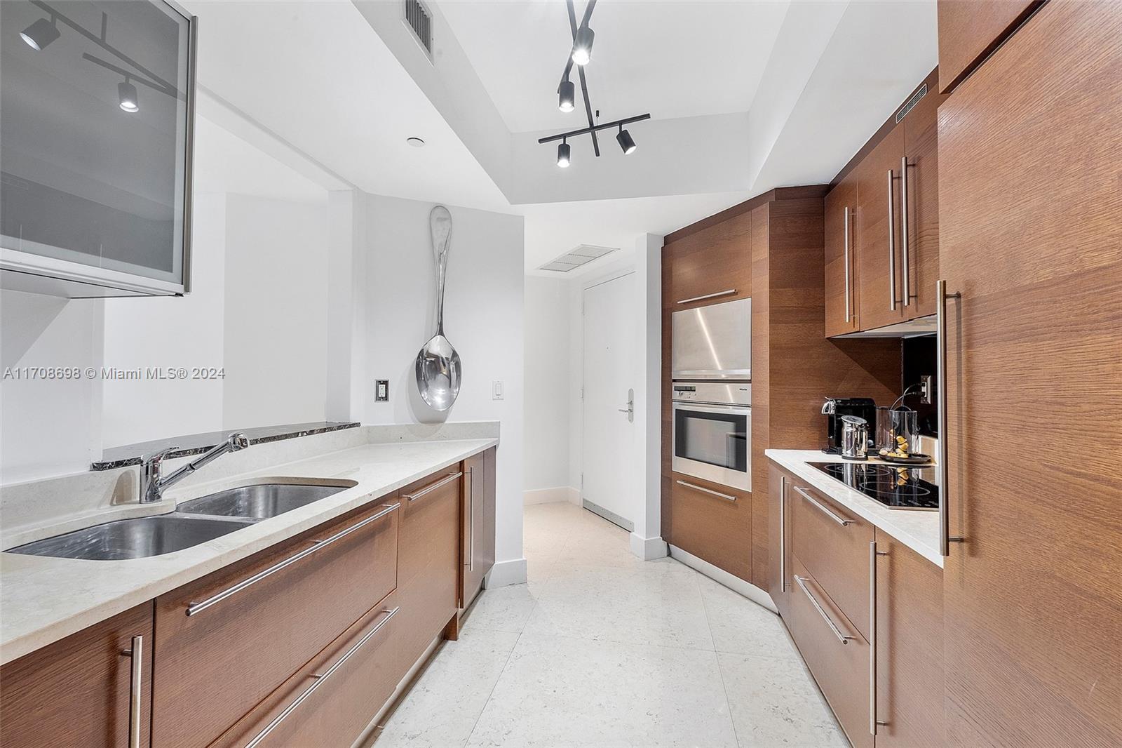 450 Alton Rd #1006, Miami Beach FL 33139