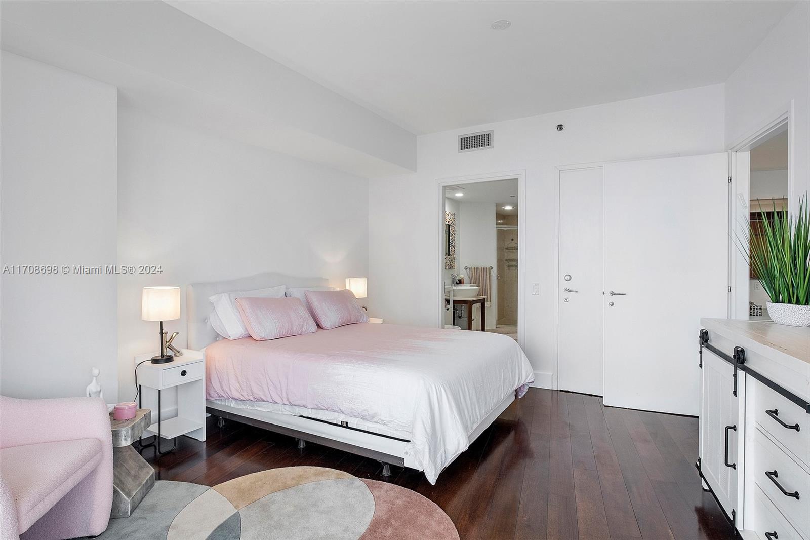 450 Alton Rd #1006, Miami Beach FL 33139