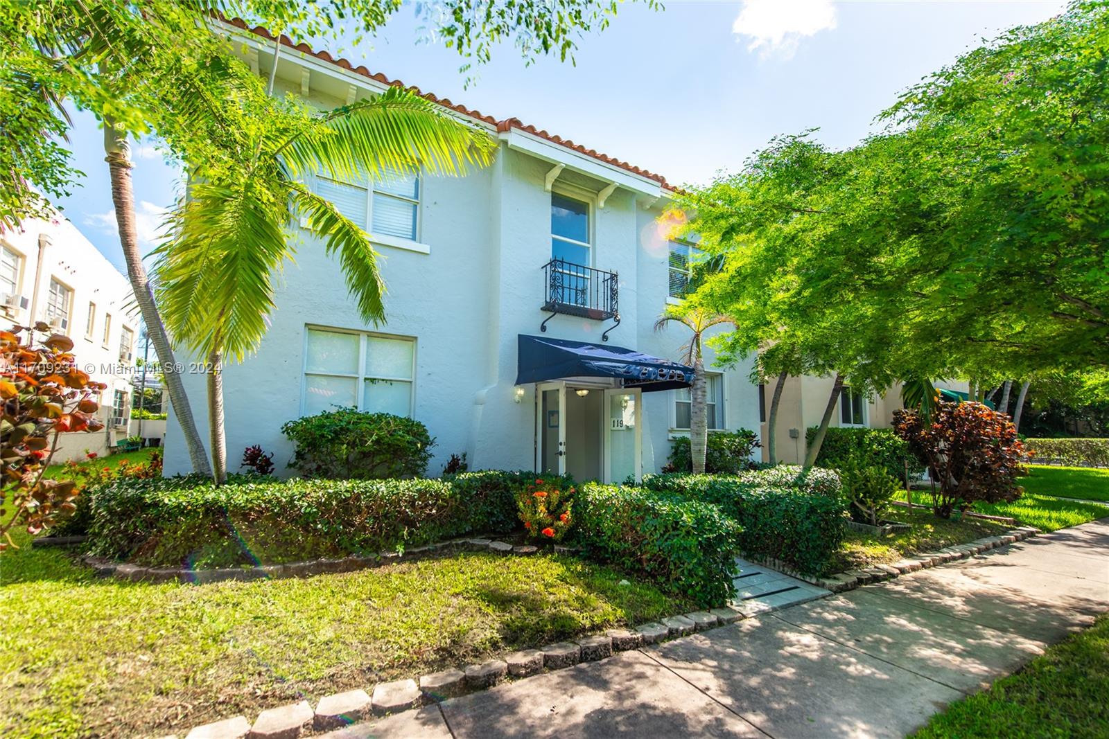 Charming studio apartment in the Heart of Coral Gables, just steps off Ponce de Leon Boulevard. This prime location is within walking distance to Miracle Mile, renowned restaurants, and cultural attractions. It's also just minutes from the University of Miami, Coconut Grove, South Miami, Brickell, Downtown Miami, and Miami International Airport. The apartment features an updated kitchen with stainless steel appliances, granite countertops, and a well-maintained bathroom. Conveniently located near Publix, Target, Phillips Park, and public transit options like the trolley and bus stops, making commuting a breeze. Laundry services are nearby, and ample street parking is available. Embrace the vibrant character of Coral Gables with this fantastic investment opportunity or ideal residence.