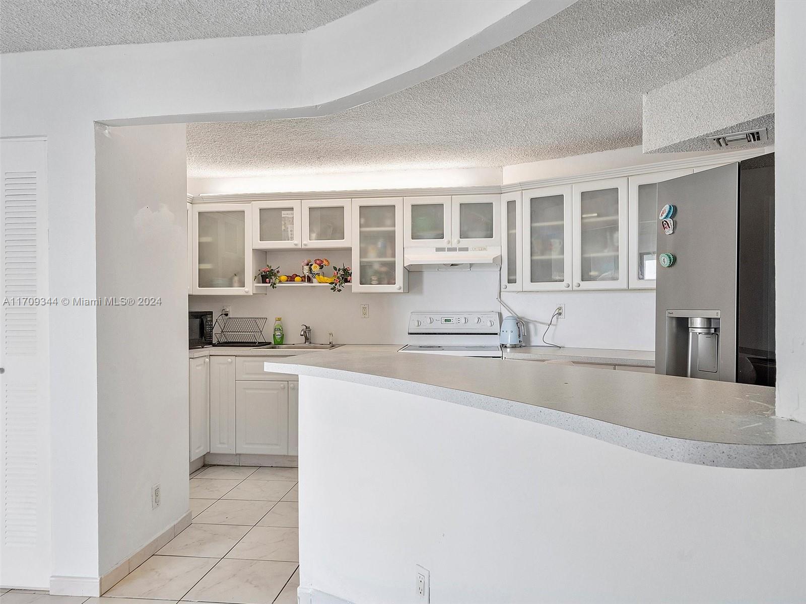 600 Parkview Dr #611, Hallandale Beach, Florida image 4