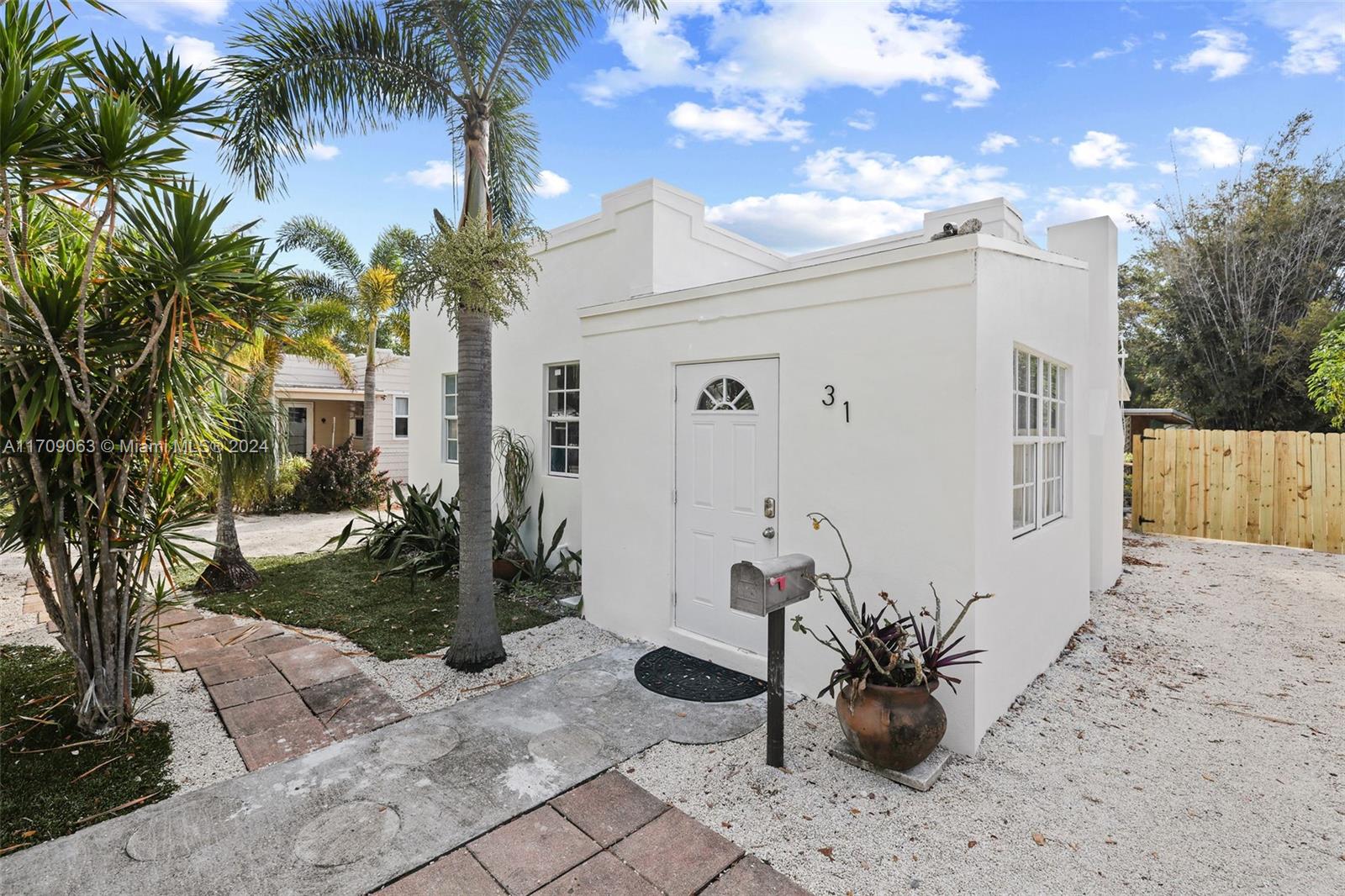 31 SW 6th St, Dania Beach, Florida image 2