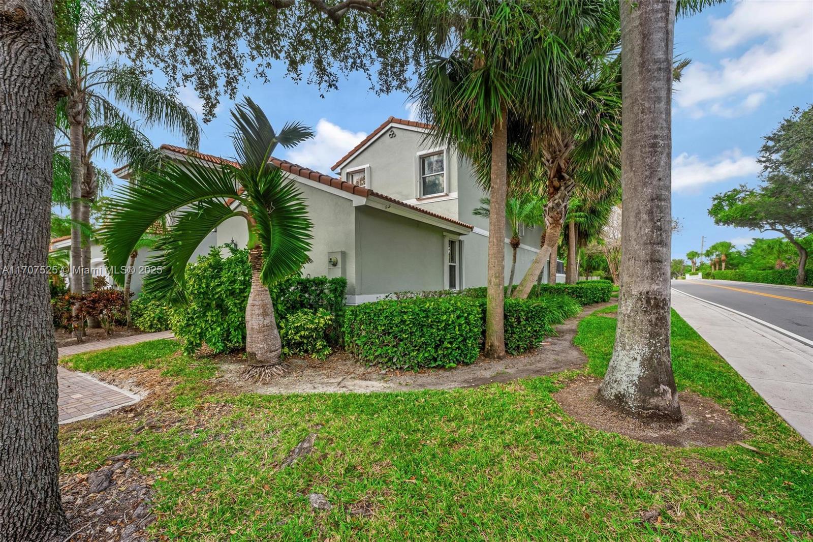 1115 Buttonwood Ln, Hollywood, Florida image 2