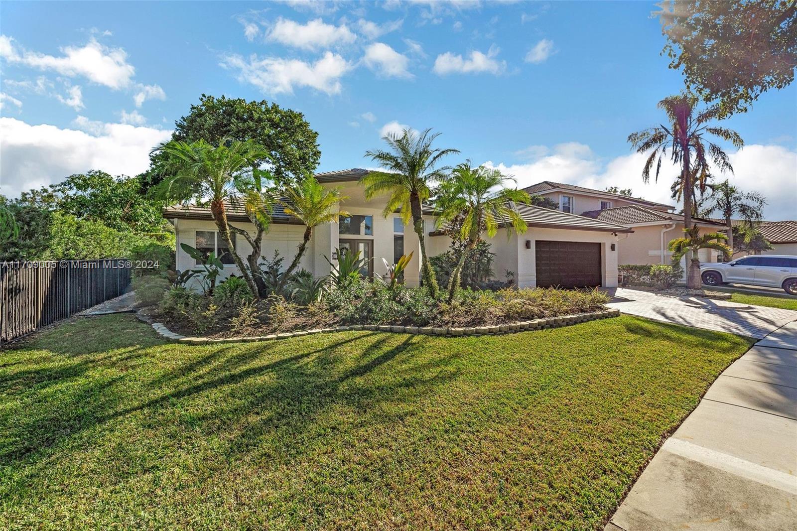 567 Stonemont Dr, Weston, Florida image 2