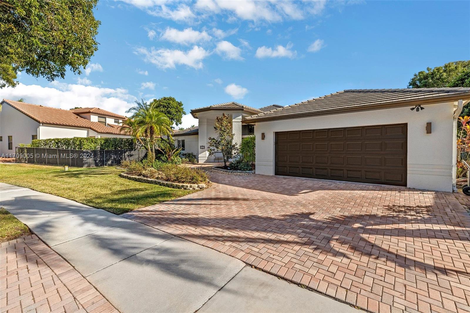 567 Stonemont Dr, Weston, Florida image 3