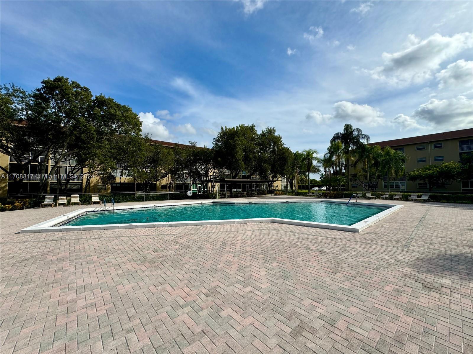 1200 SW 124th Ter #207O, Pembroke Pines, Florida image 20