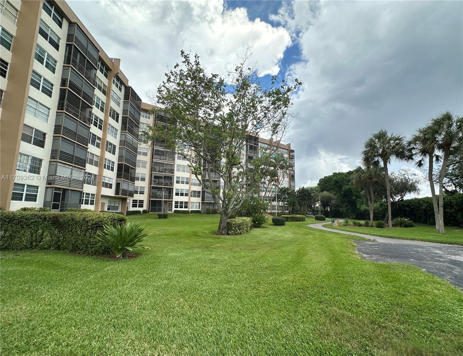 1100 Saint Charles Pl #411, Pembroke Pines, Florida image 34