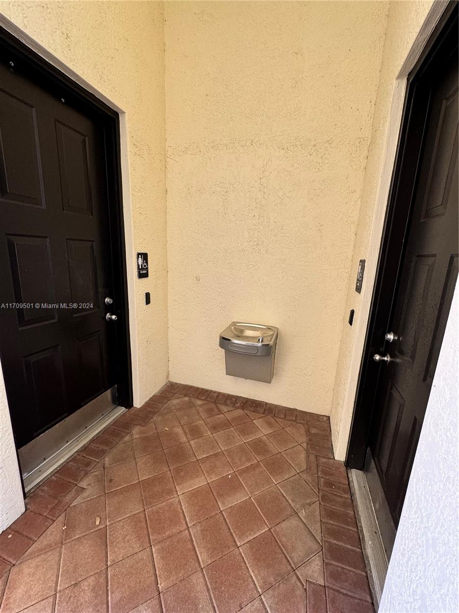 Residential, Pembroke Pines, Florida image 33