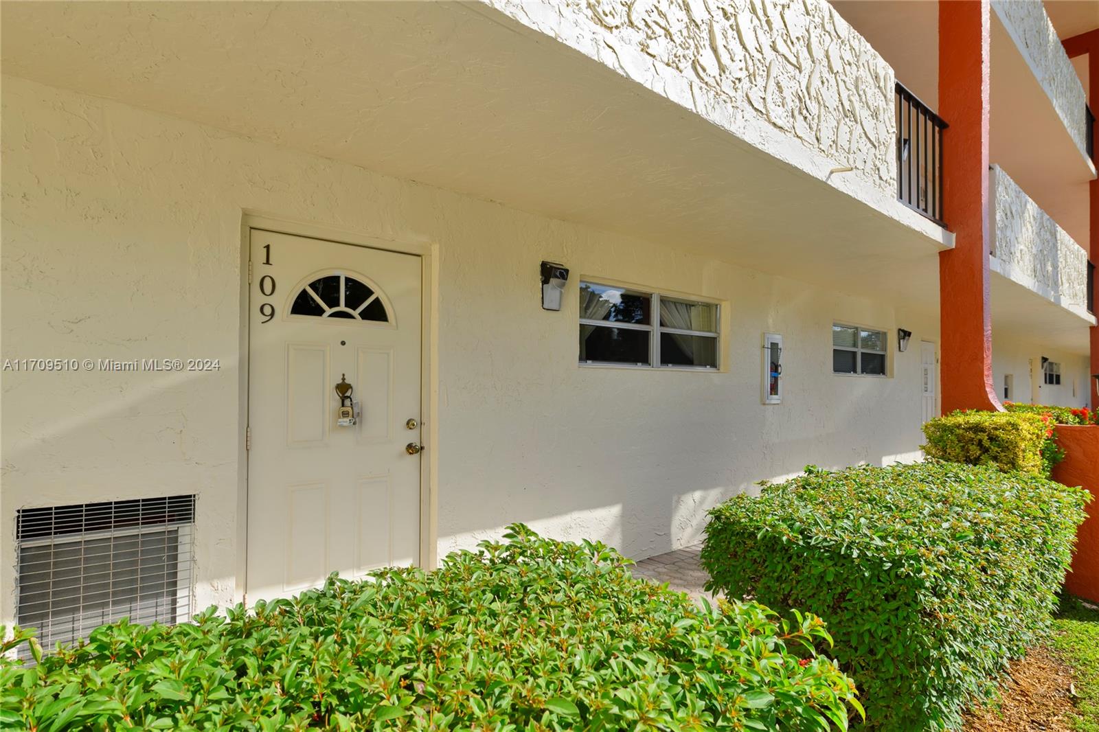 9800 N Hollybrook Lake Dr #109, Pembroke Pines, Florida image 1