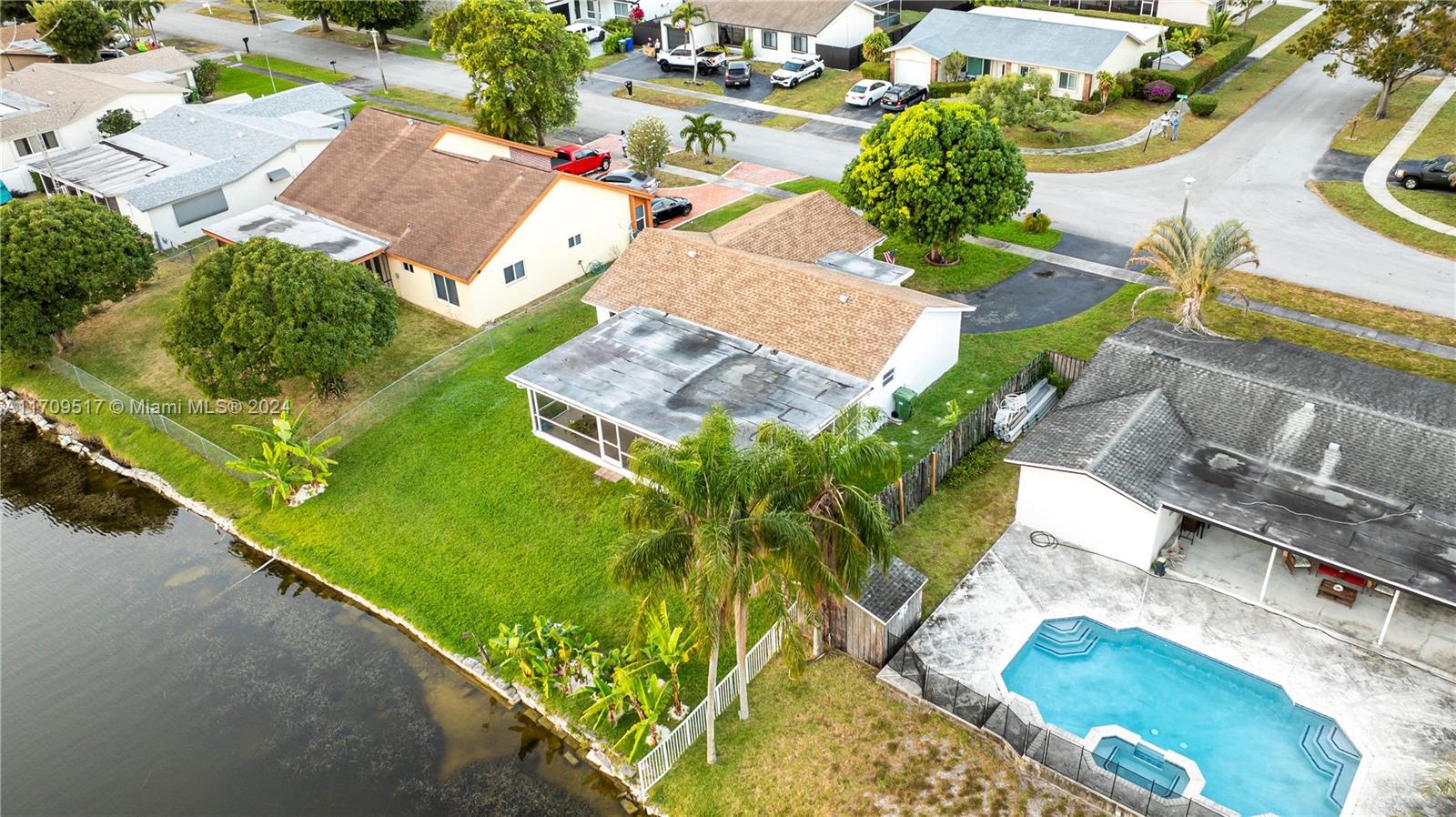 8630 NW 7th Ct, Pembroke Pines, Florida image 31