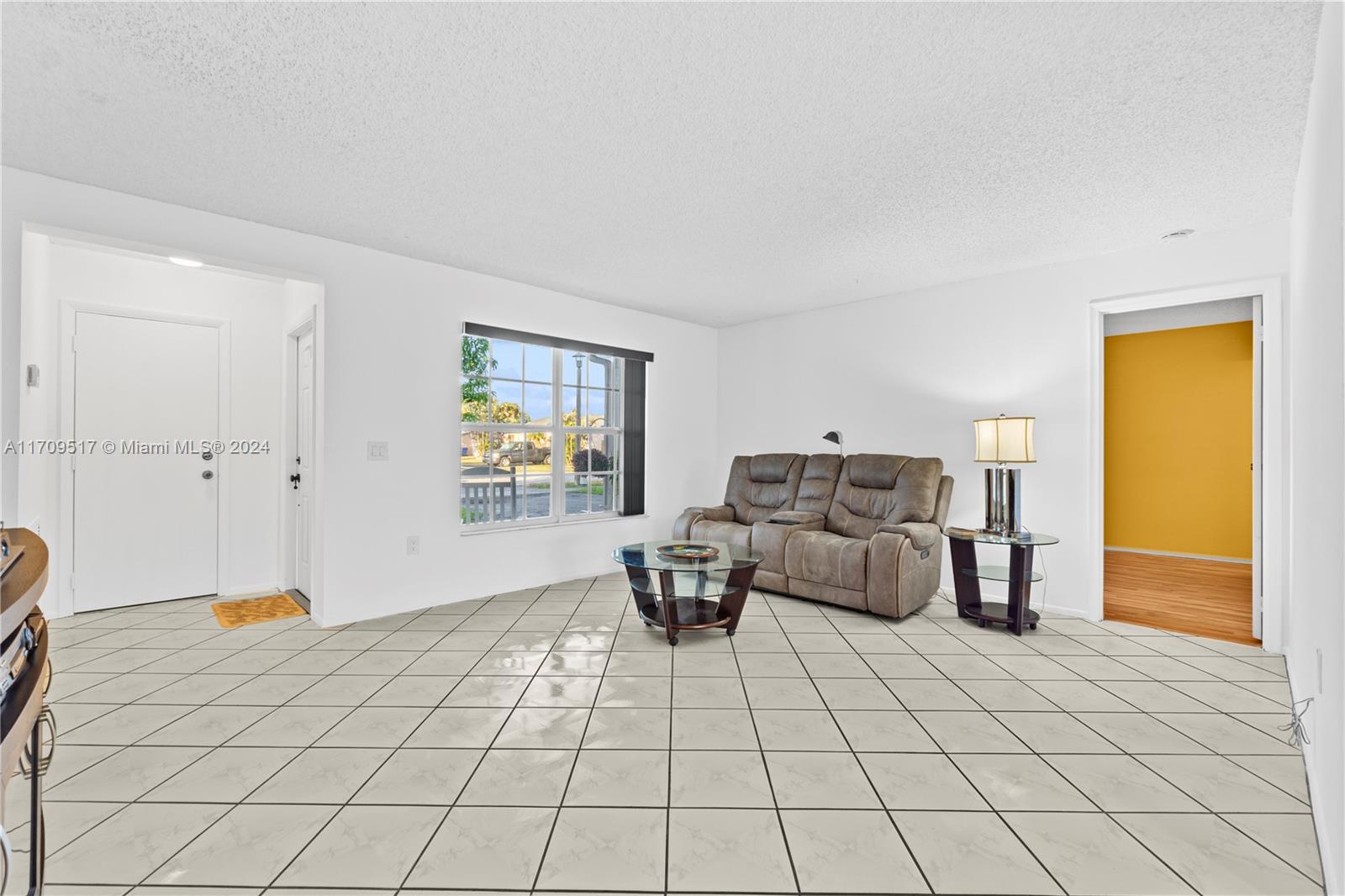 8630 NW 7th Ct, Pembroke Pines, Florida image 4