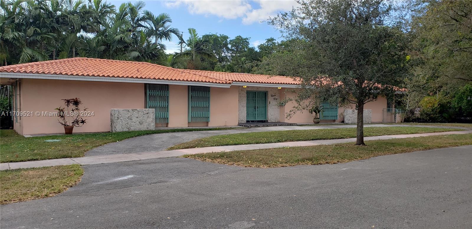 THIS CHARMING 3 BEDROOM, 2 BATH HOME IS LOCATED ON THE CORNER OF LA MANCHA AVENUE AND GENOA STREET. THE KITCHEN HAS GRANITE COUNTER TOPS WITH THE MASTER BEDROOM HAVING AN IN SUITE BATHROOM. NEW WASHER AND DRYER. WALLED SIDE COURTYARD. THE LIVING/DINING ROOM IS VERY LARGE AND THE LOCATION OF THIS HOME IS VERY CLOSE TO MIA, DOWNTOWN CORAL GABLES AS WELL AS THE CITY OF MIAMI.