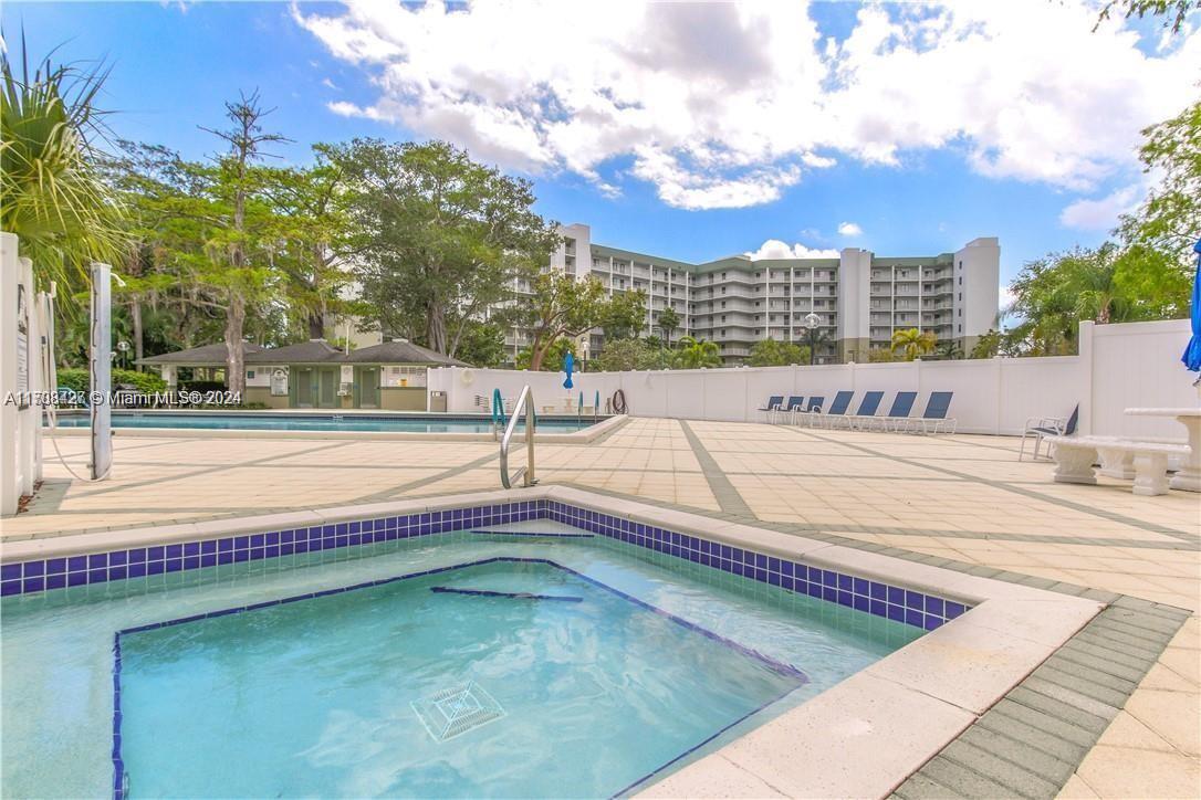 2334 S Cypress Bend Dr #505, Pompano Beach, Florida image 27