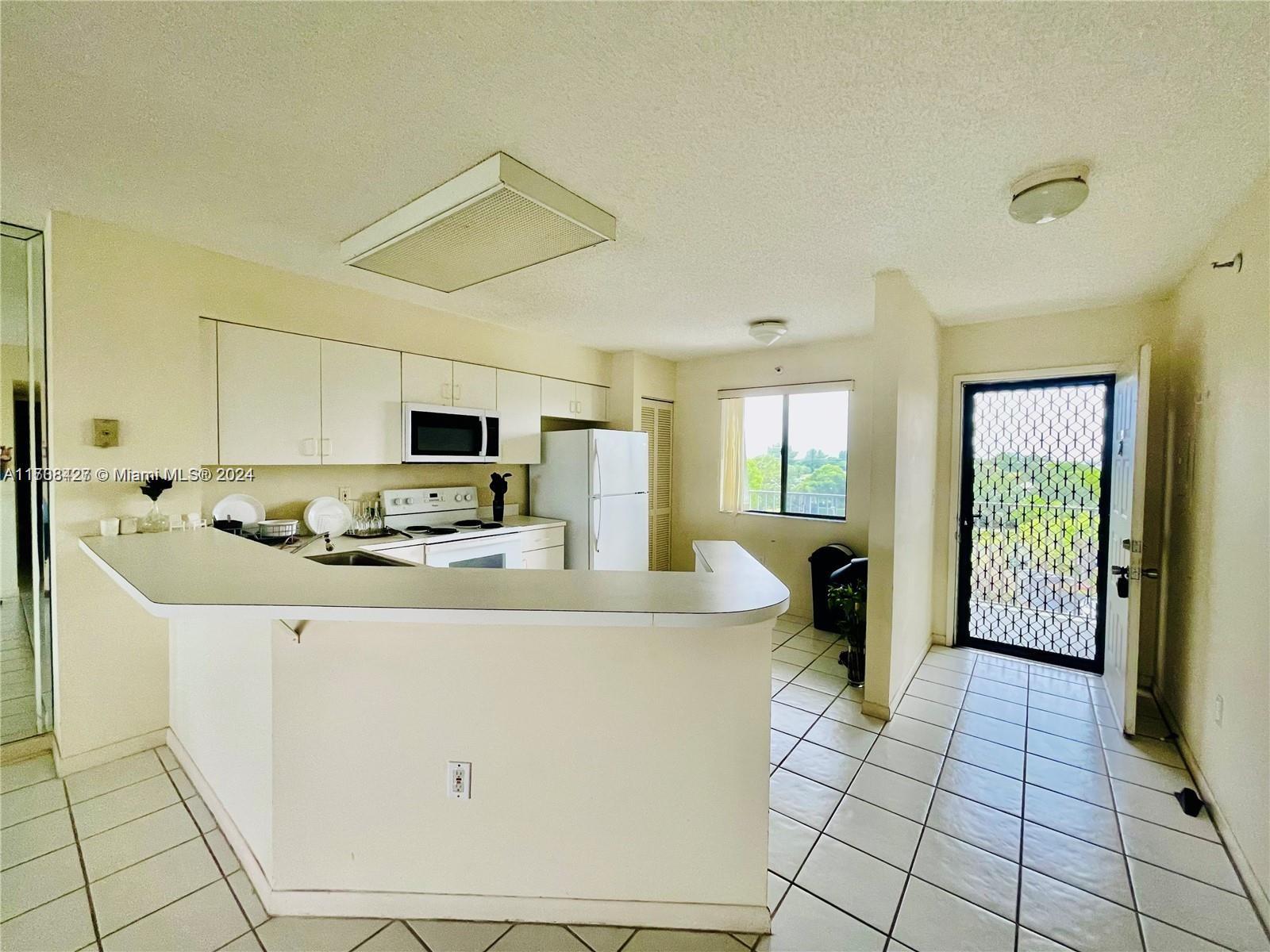 2334 S Cypress Bend Dr #505, Pompano Beach, Florida image 3