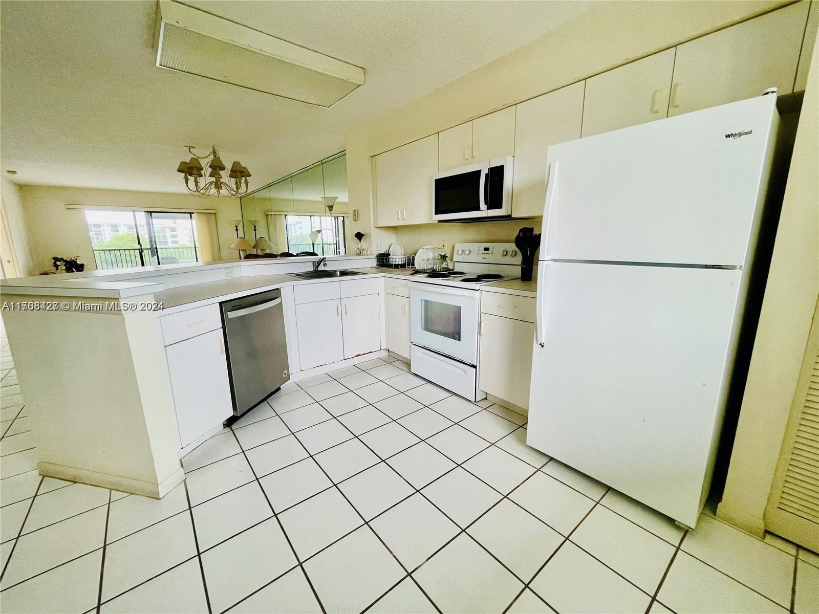 2334 S Cypress Bend Dr #505, Pompano Beach, Florida image 4