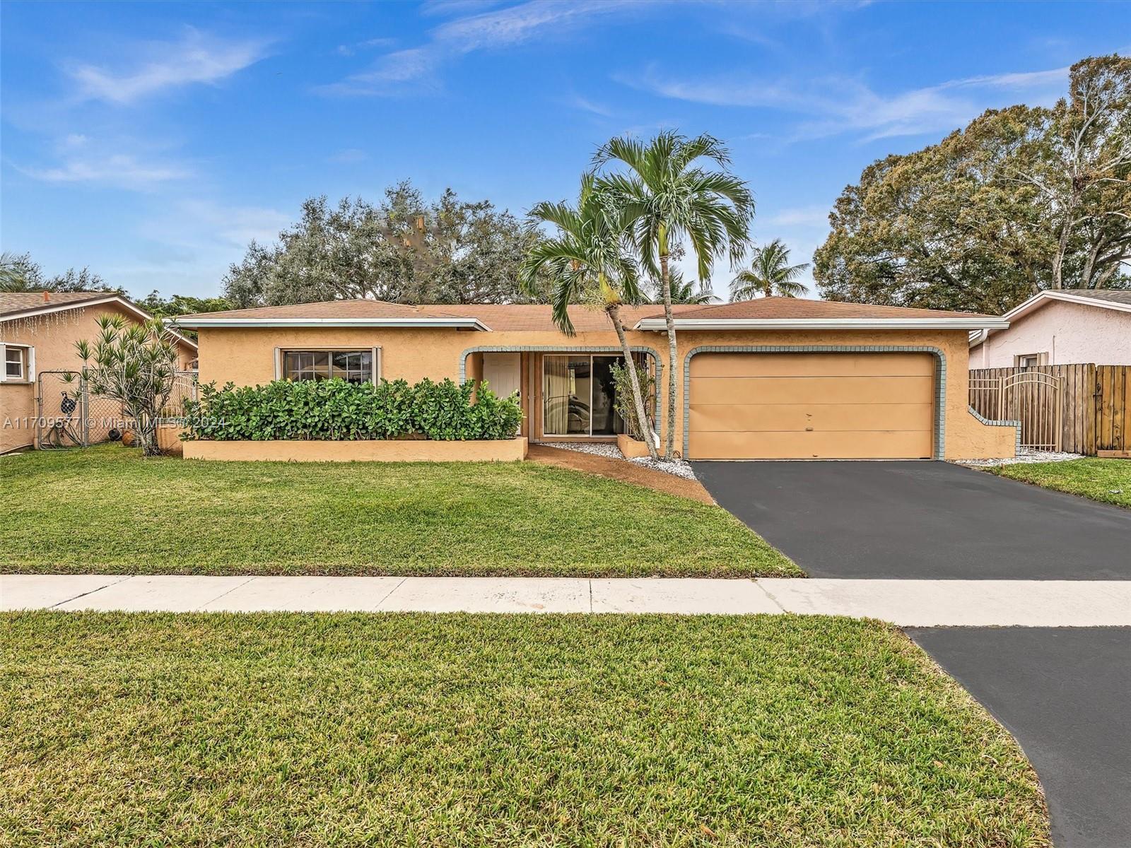 8910 NW 7th Ct, Pembroke Pines, Florida image 1