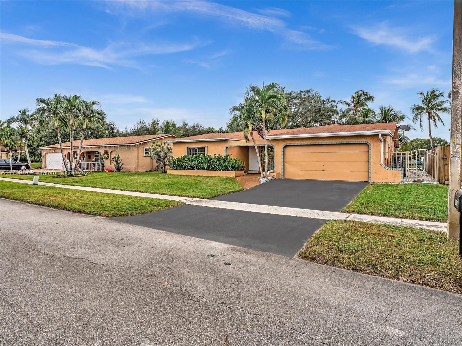 8910 NW 7th Ct, Pembroke Pines, Florida image 2