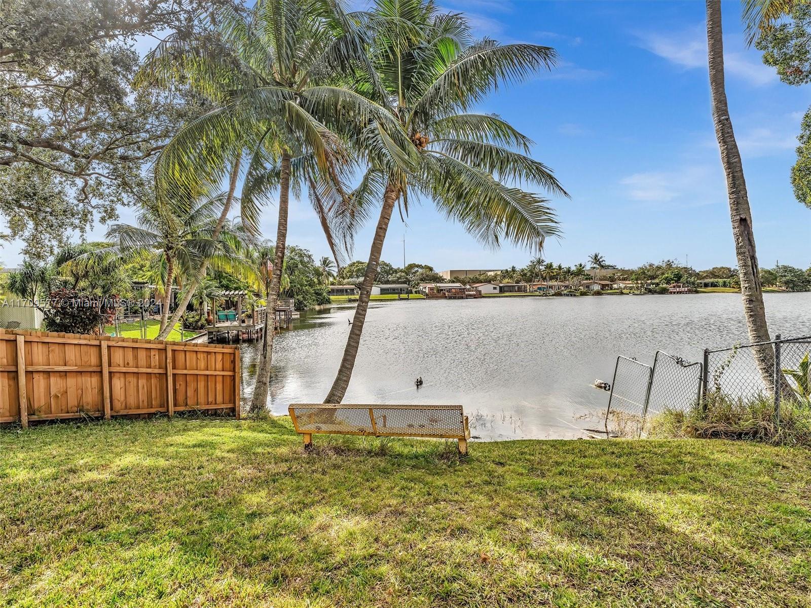 8910 NW 7th Ct, Pembroke Pines, Florida image 30