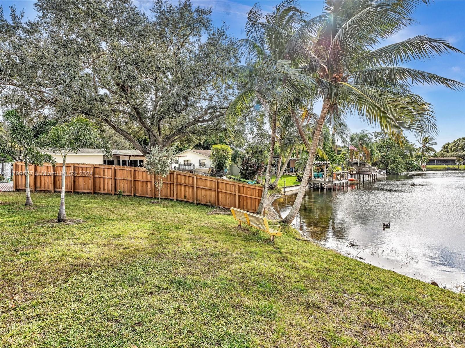 8910 NW 7th Ct, Pembroke Pines, Florida image 31