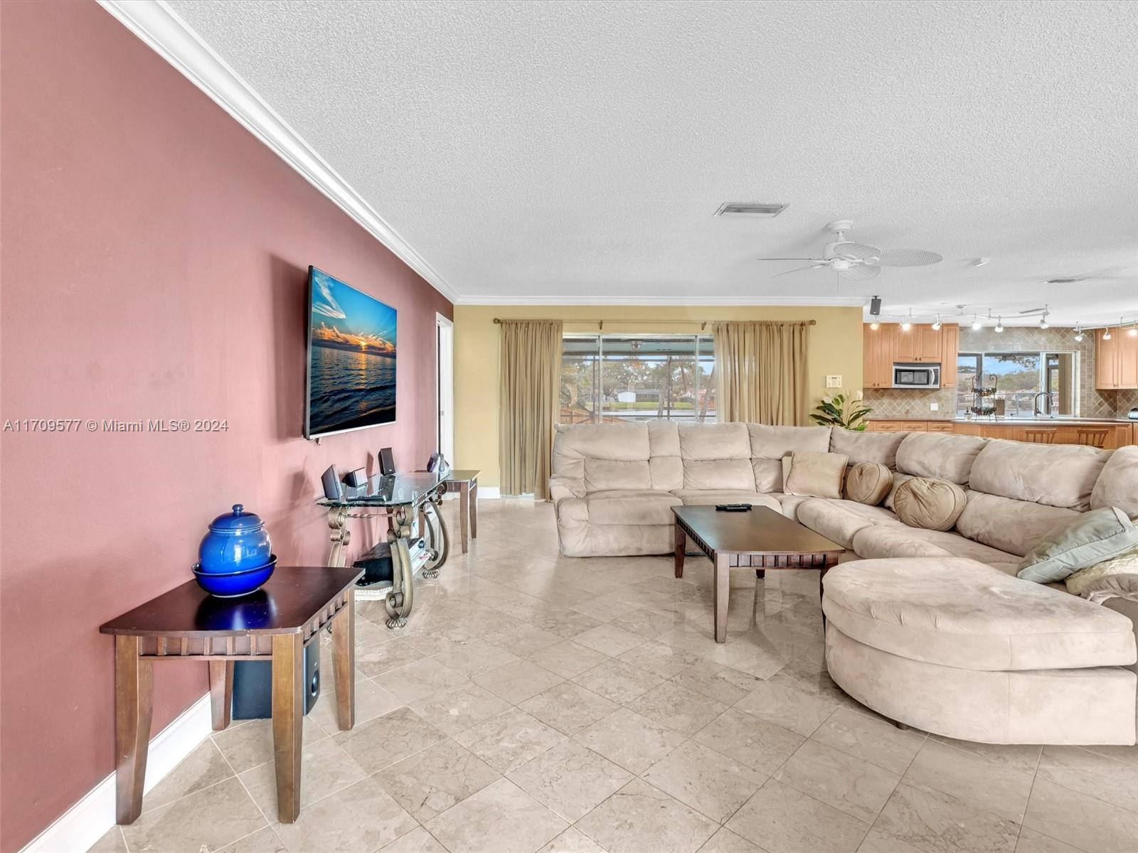 8910 NW 7th Ct, Pembroke Pines, Florida image 5