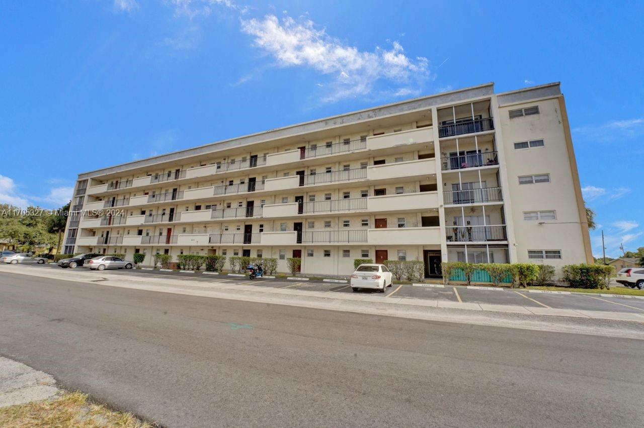 220 SW 9th Ave #307, Hallandale Beach, Florida image 1