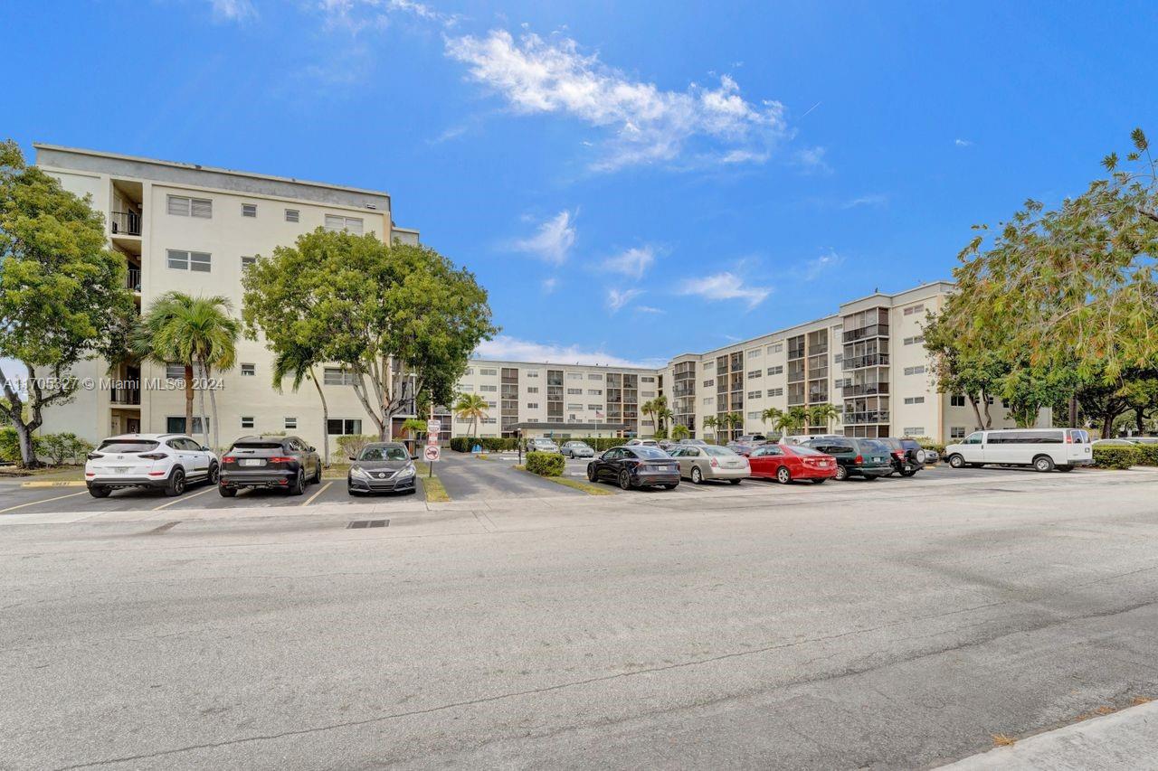 220 SW 9th Ave #307, Hallandale Beach, Florida image 2