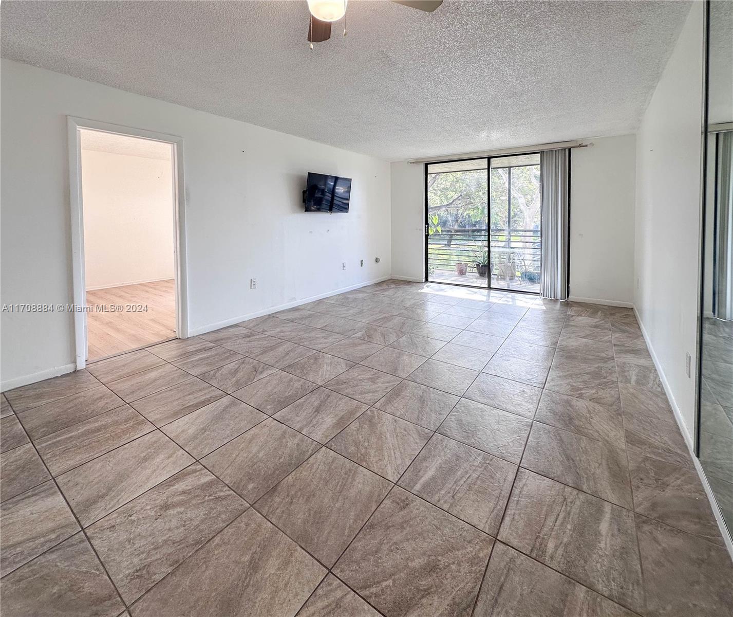 1100 Colony Point Cir #218, Pembroke Pines, Florida image 10