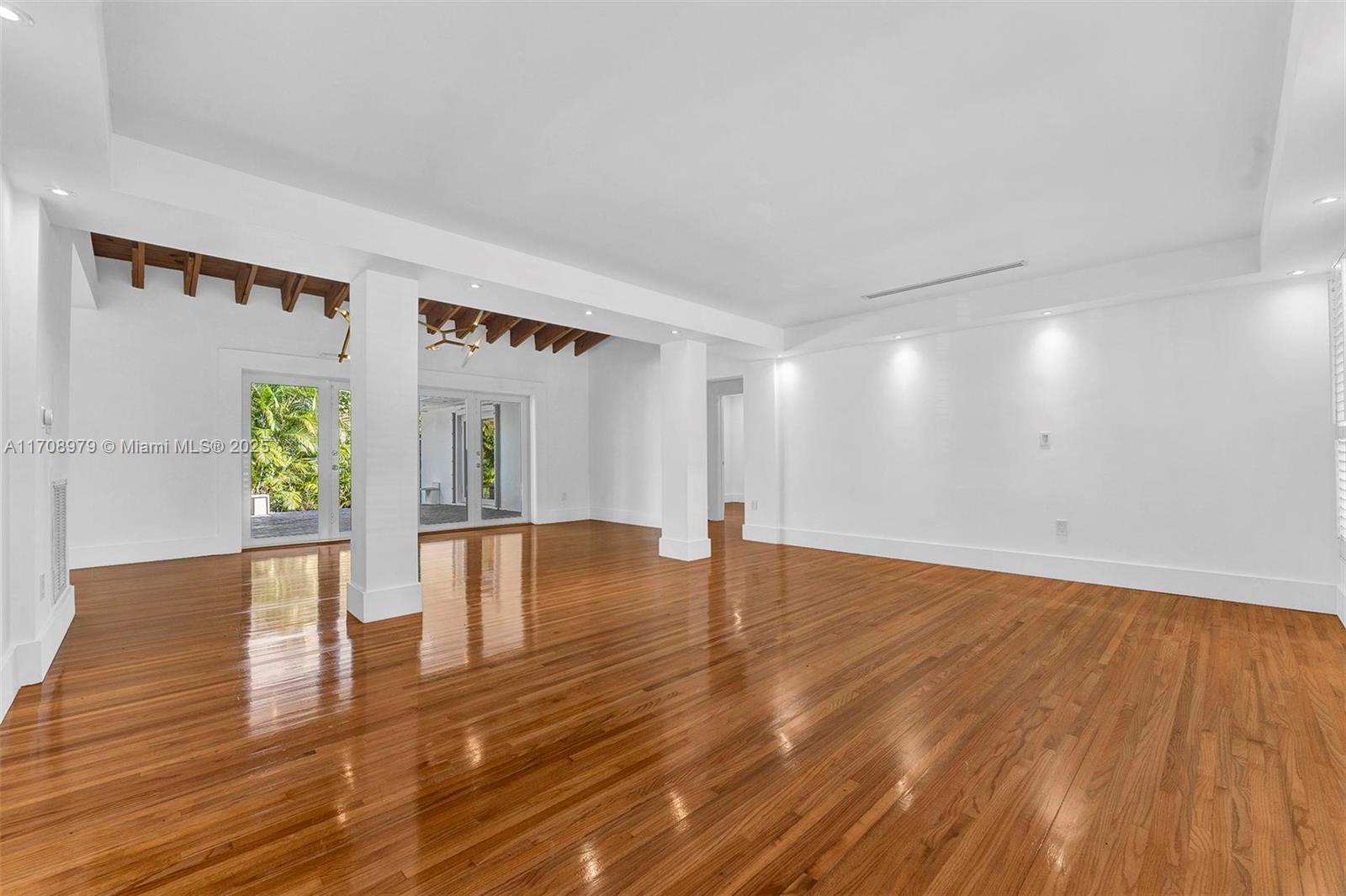 Listing Photo 11