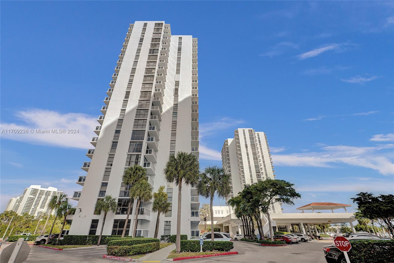 20515 E Country Club Dr #249, Aventura, Florida image 2