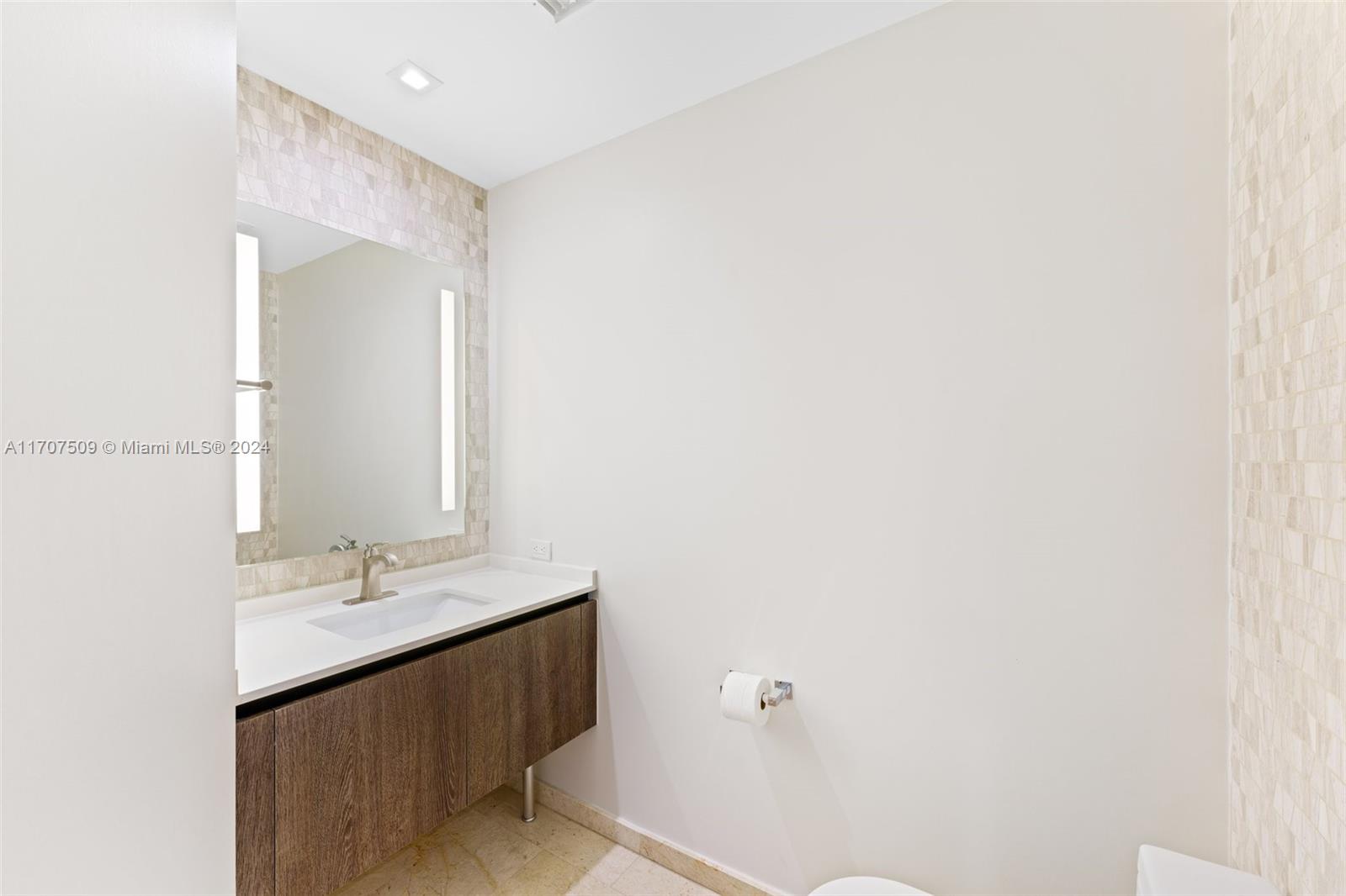 88 SW 7th St #712, Miami, Florida image 28