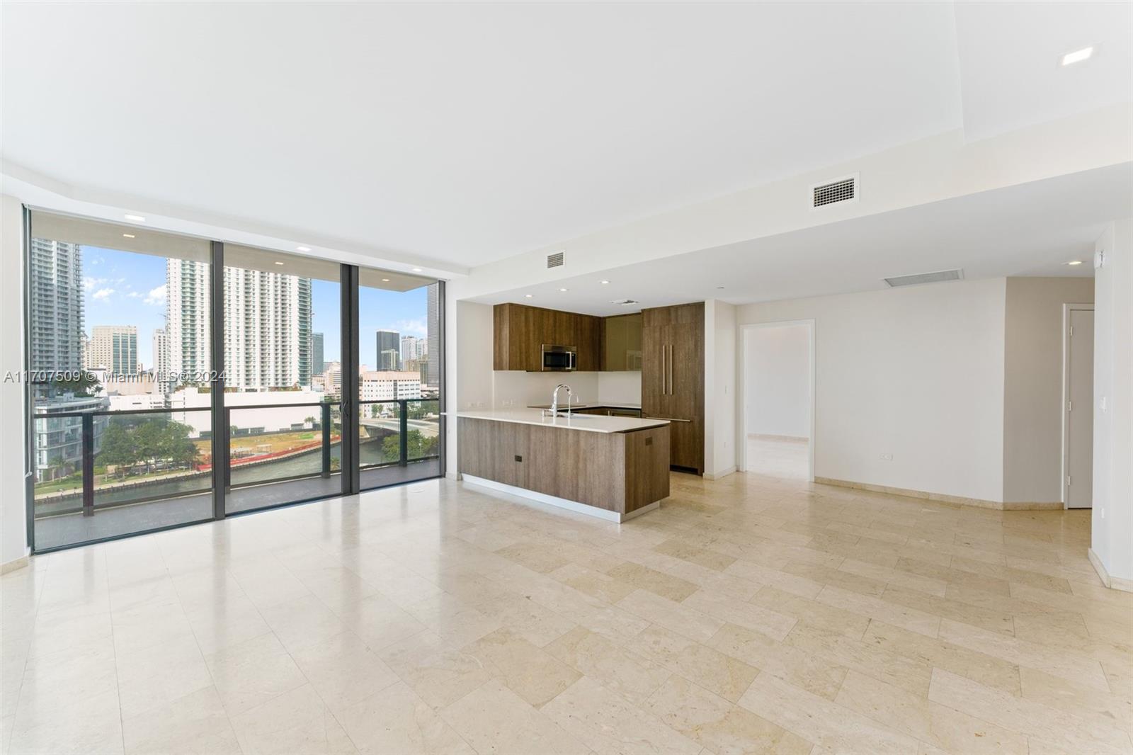 88 SW 7th St #712, Miami, Florida image 6