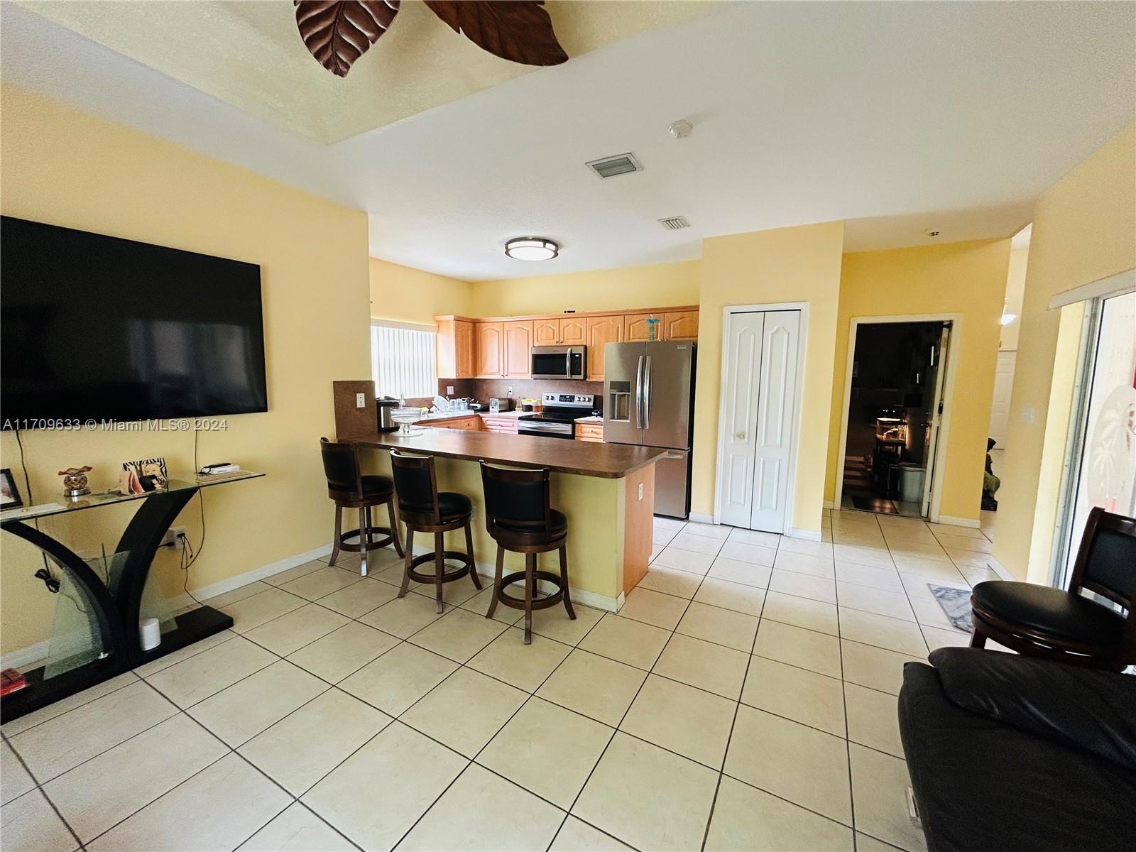 7169 W 4th Way, Hialeah, Florida image 5